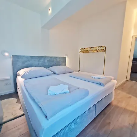 Apartment Family Iva Zrnovnica