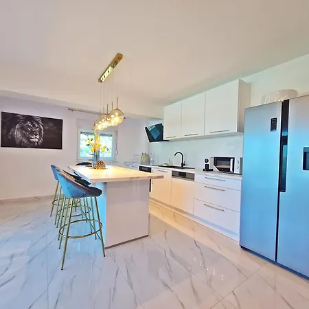 Apartment Family Iva Zrnovnica